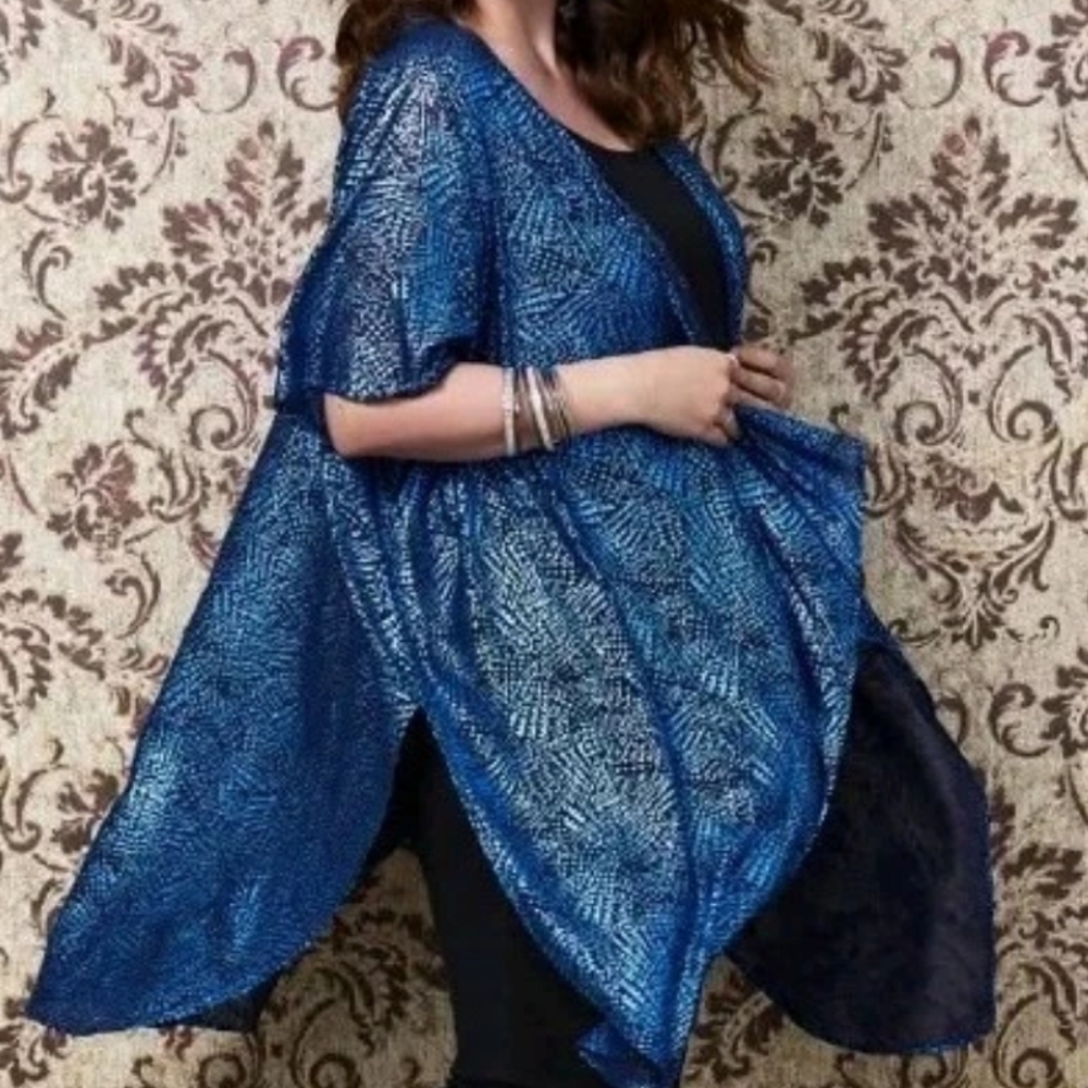 Torrid Crimes Of Grimwald Kimono Coverup Cardigan Woman Plus 6X Blue Geometric